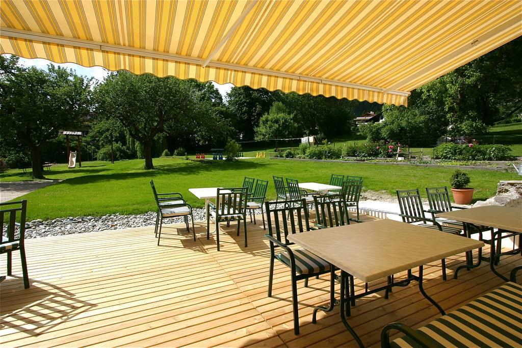 Spiele- Und Buchhotel Tschitscher Nikolsdorf Exterior foto